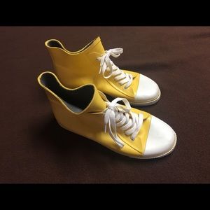 Woman’s Aldo rain boots size 8 1/2 “cute”